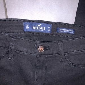 ✨ NWT Hollister Distressed Jeans ✨